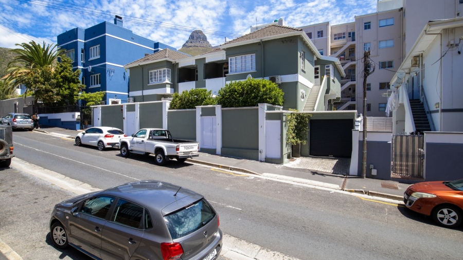 1 Bedroom Property for Sale in Sea Point Western Cape